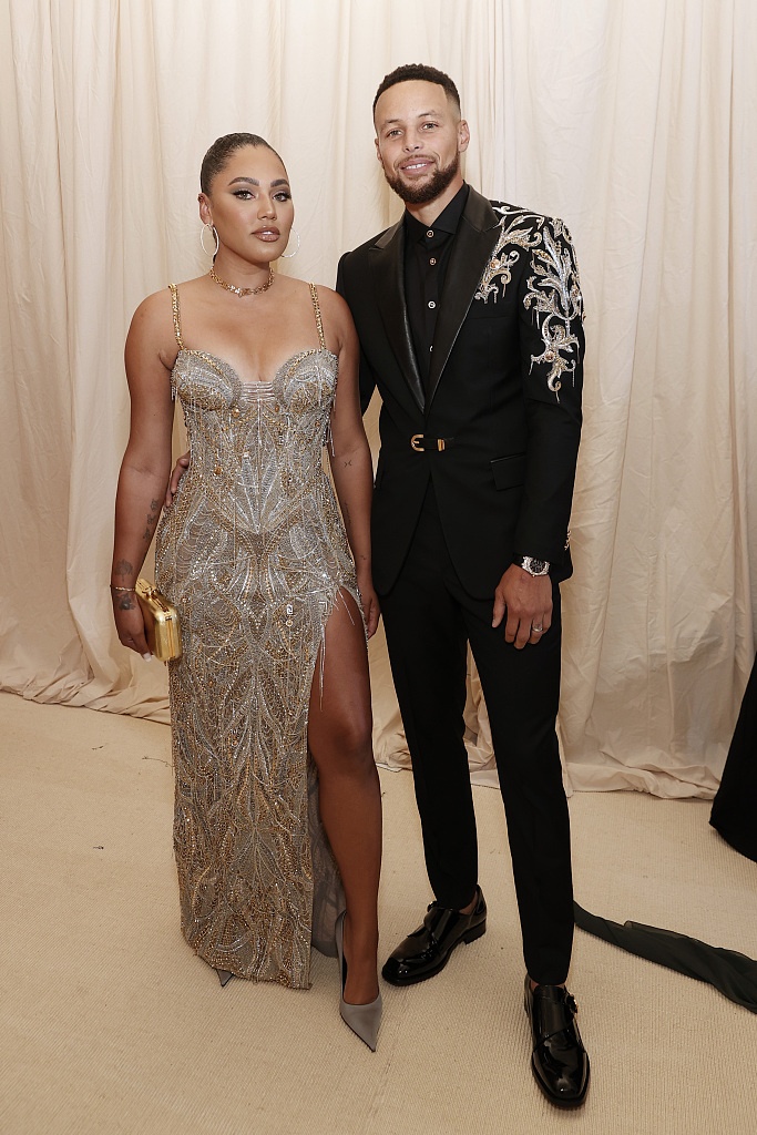 必一运动官网-有点尬！阿耶莎：库里第一次和我表白是在我们全家看电影时