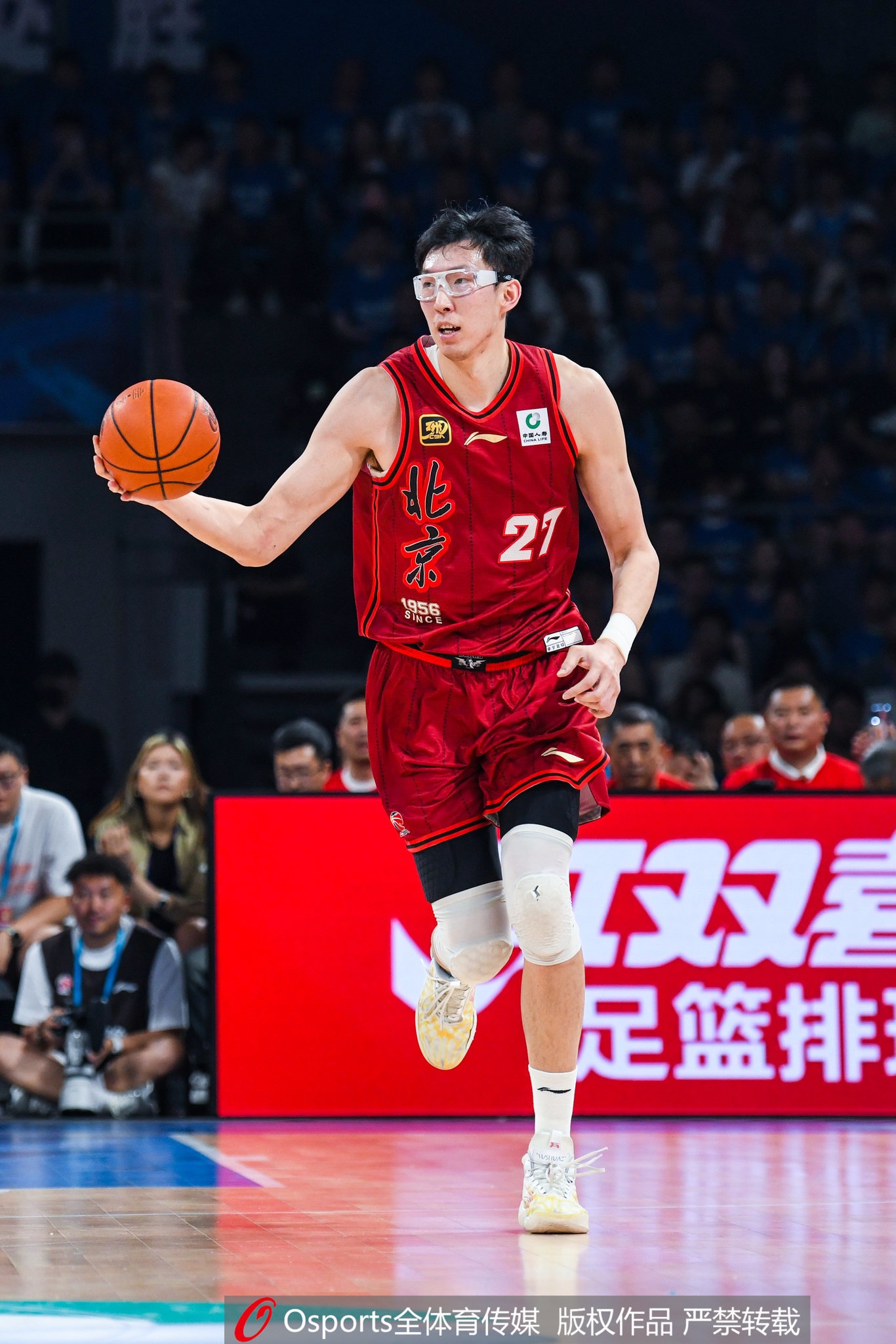 周琦在防守端的作用无人可敌 范子铭的能力、状态与周琦相差较大