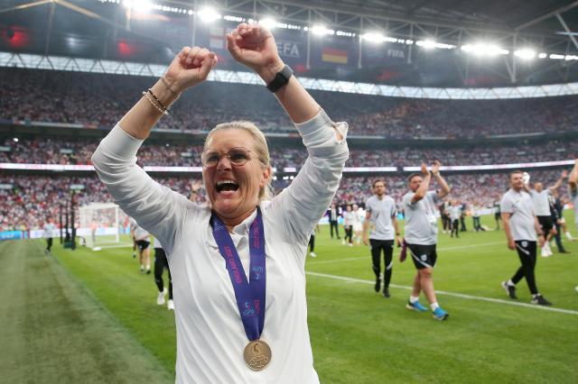 必一运动-雌狮夺冠成就大英国家日 凯恩：致敬图恩彩虹终结