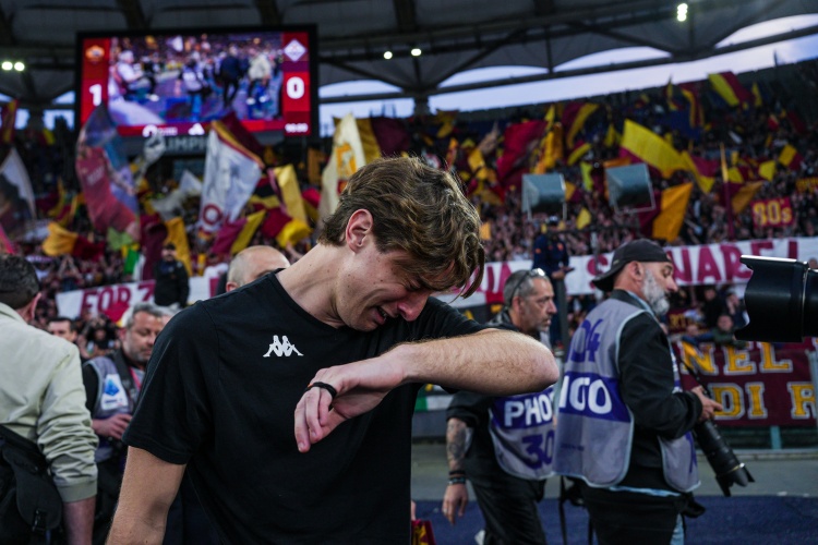 必一运动-卡拉菲奥里：妈妈曾哭着告诉我博维晕倒，我支持他来英国继续踢球