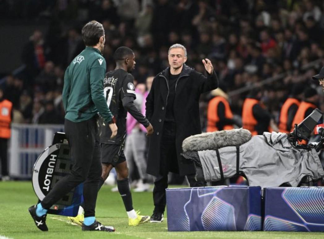 必一运动-疑似受伤，登贝莱带着痛苦的表情被换下场