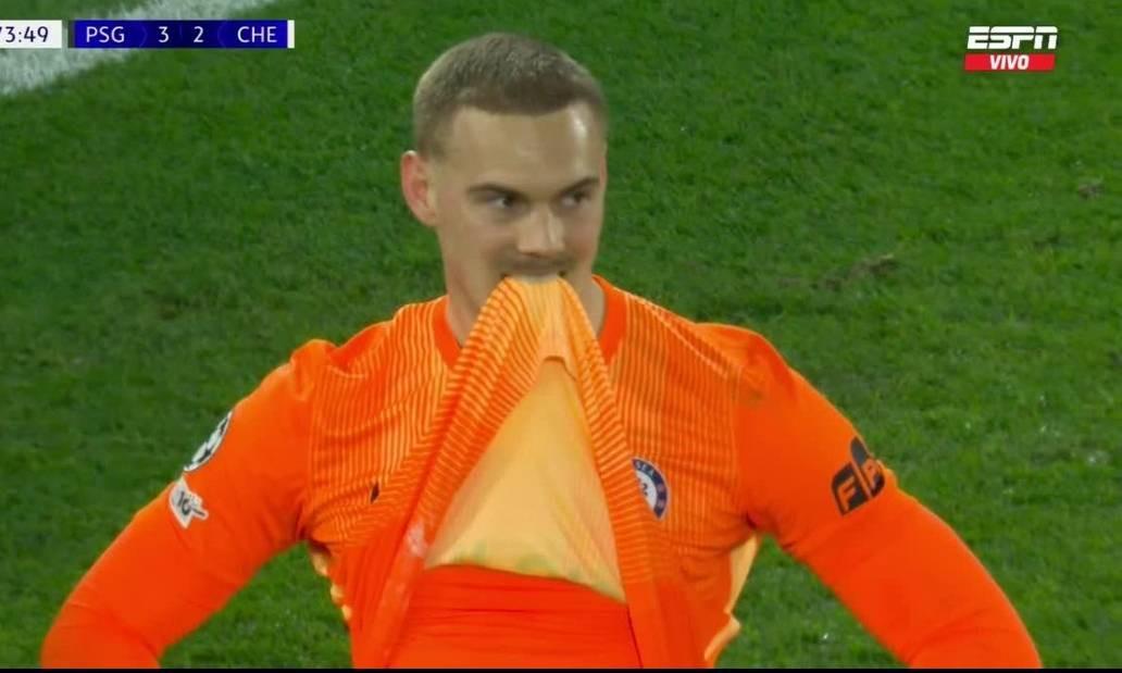 必一运动官方网站-“玩火门将”桑切斯对阵巴黎坐替补，但约恩森现2次严重失误