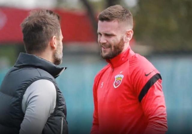 必一运动官方网站-海港新援后卫坦承经济是加盟原因 对未来充满信心